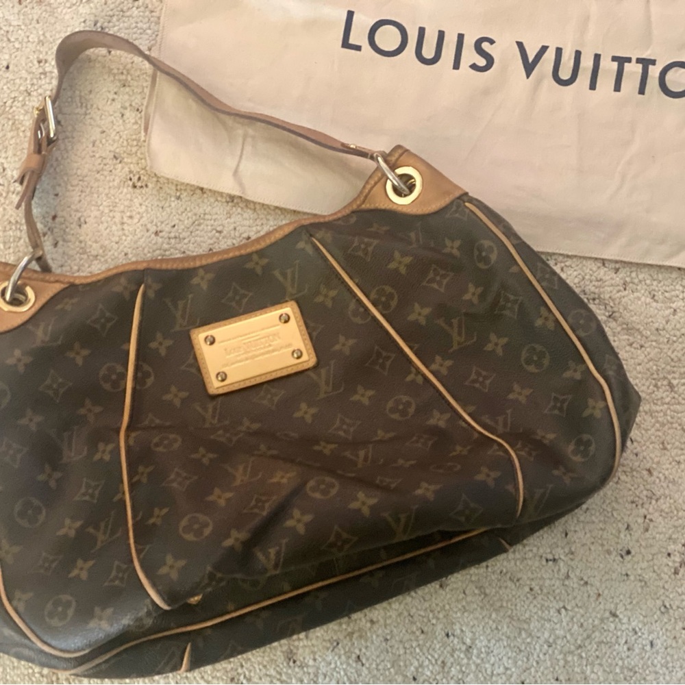 Louis Vuitton Monogram Galleria MM Purse